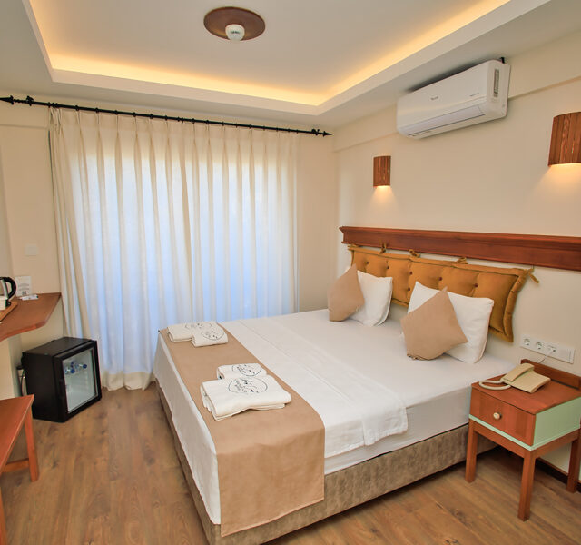 Deluxe Double Partial Sea View Room